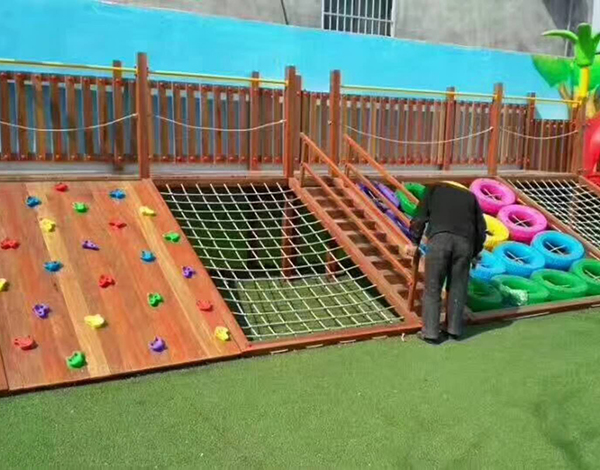 幼儿园户外木质大型玩具攀爬组合