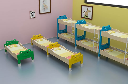 幼儿园上下铺铁床和实木床哪个更好呢？