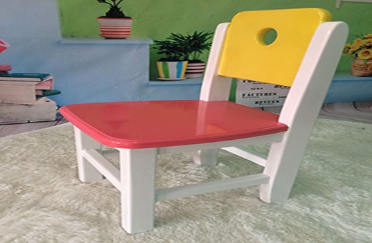 广大幼儿园如何选择幼儿园家具实木卡通椅？