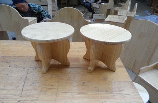 如何对幼儿园木制桌椅家具做到创新性？