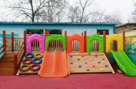 幼儿园玩具组合滑梯分类及其功能特点是什么？