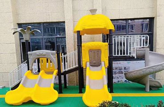 大型幼儿园玩具滑梯组合安装需严格按照流程进行