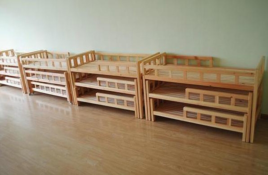 幼儿园实木家具双层床的选购要点是什么？