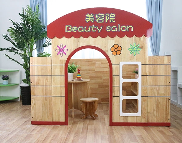 张家港幼儿园实木娃娃家角色美容院扮演系列