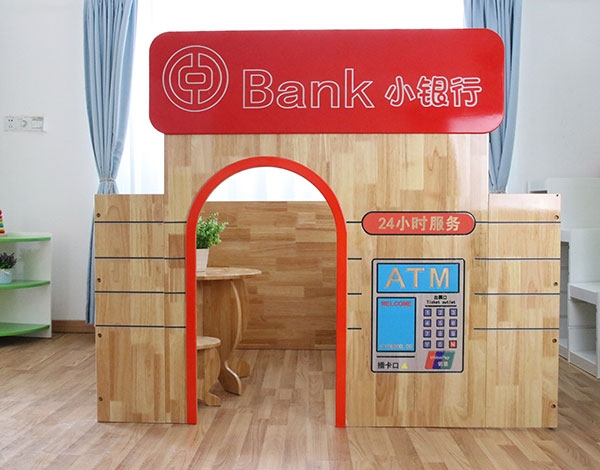 张家港幼儿园实木娃娃家角色银行扮演系列
