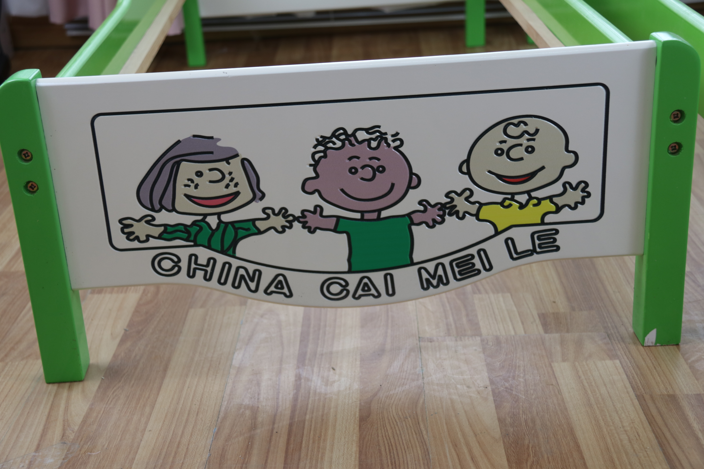 室内幼儿园实木儿童床