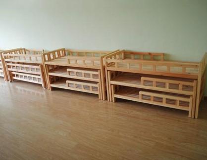 幼儿园木制家具床特点