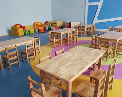 幼儿园实木桌椅价格